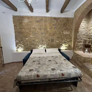 Borgo Di Mezzo Castelnuovo dellʼAbate